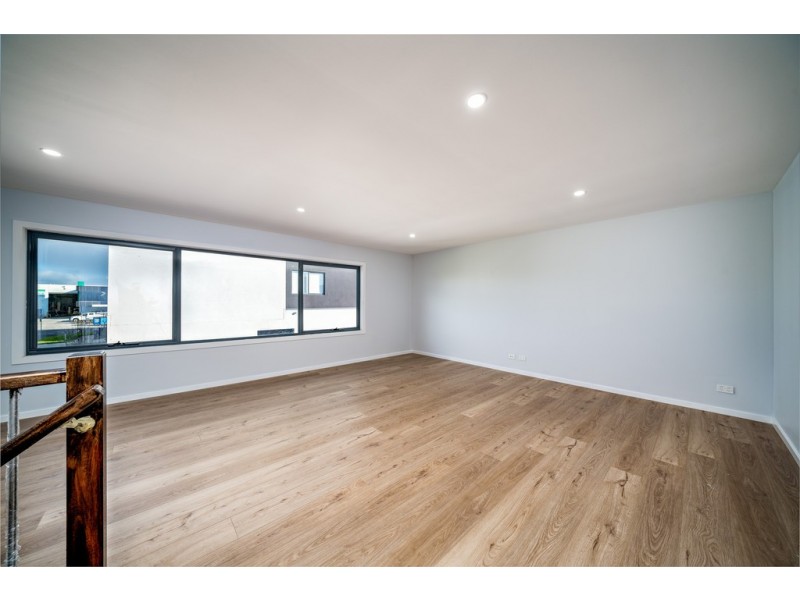 13 Fergus Lane, Cranbourne West VIC 3977