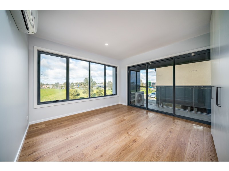 13 Fergus Lane, Cranbourne West VIC 3977