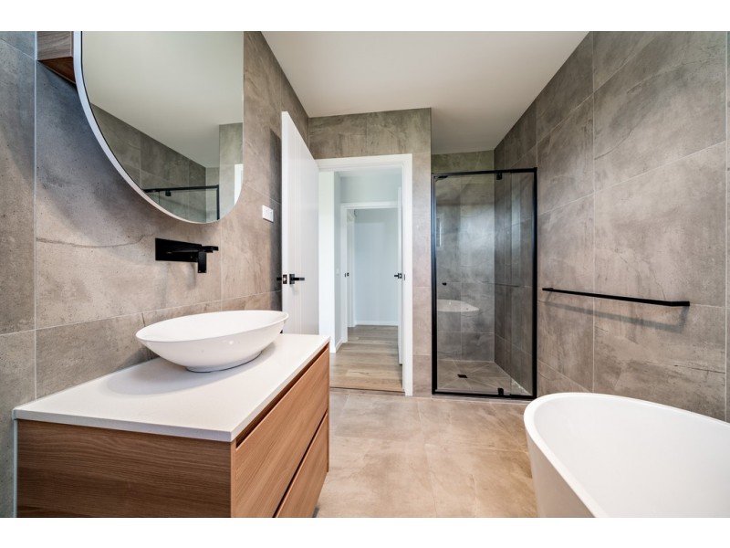 13 Fergus Lane, Cranbourne West VIC 3977