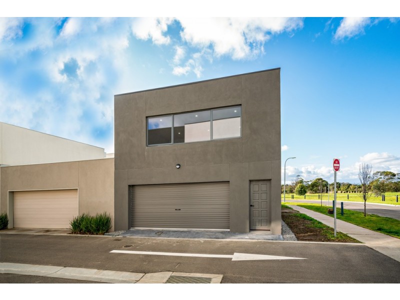 13 Fergus Lane, Cranbourne West VIC 3977