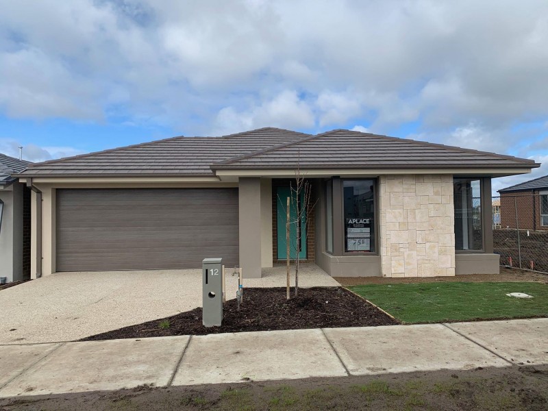 12 Midfield Way, Clyde VIC 3978