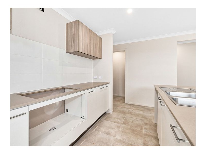 12 Midfield Way, Clyde VIC 3978