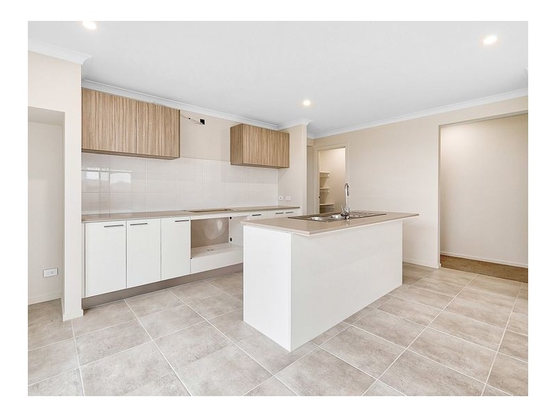 12 Midfield Way, Clyde VIC 3978