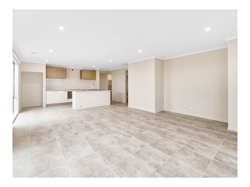 12 Midfield Way, Clyde VIC 3978