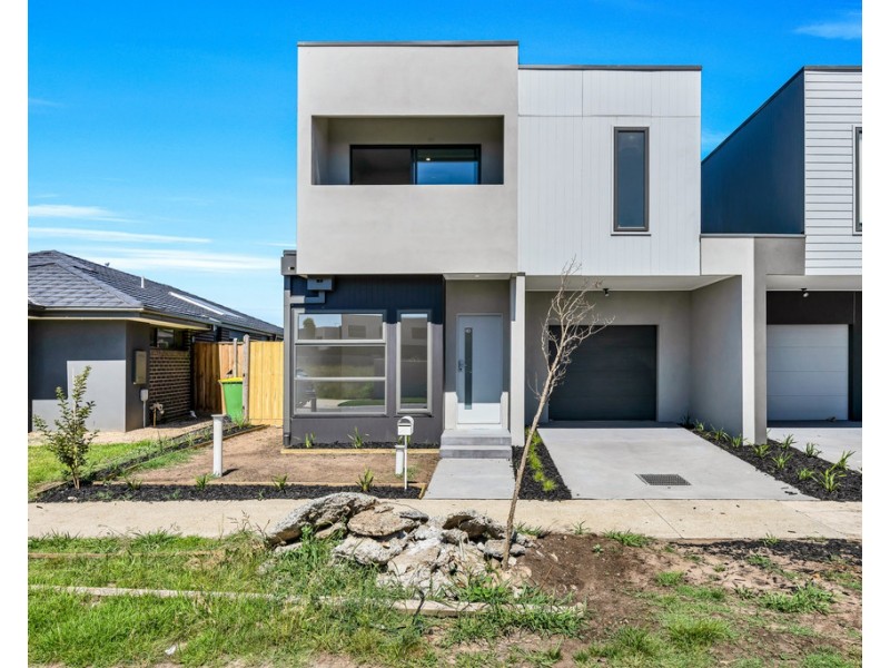 2b Edith Way, Pakenham VIC 3810