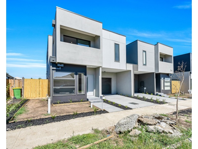 2b Edith Way, Pakenham VIC 3810