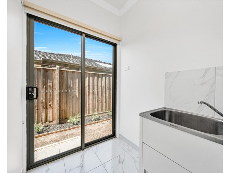 2b Edith Way, Pakenham VIC 3810