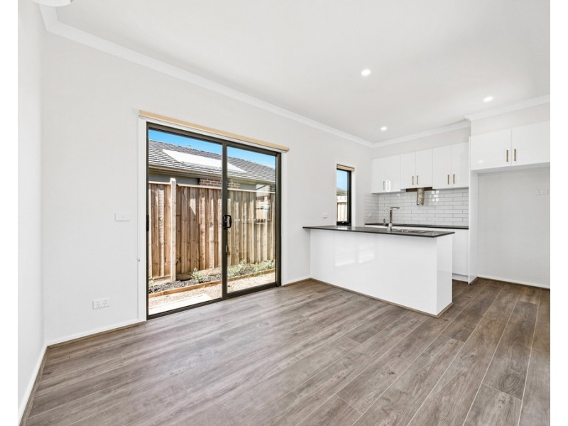 2b Edith Way, Pakenham VIC 3810