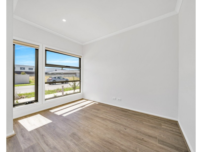 2b Edith Way, Pakenham VIC 3810