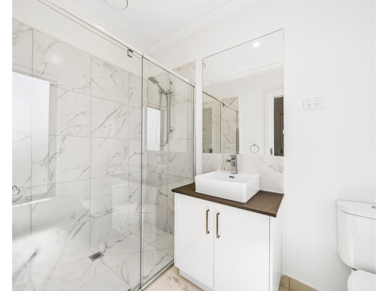 2b Edith Way, Pakenham VIC 3810