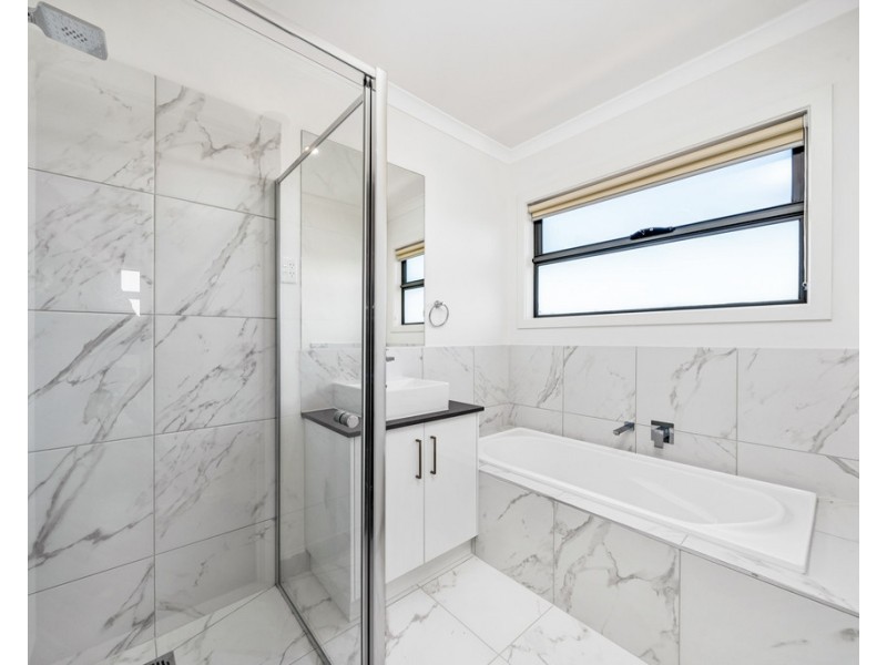 2b Edith Way, Pakenham VIC 3810