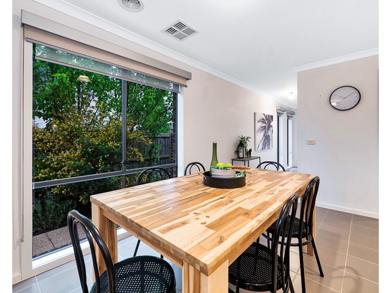 2 Bristol Drive, Cranbourne North VIC 3977