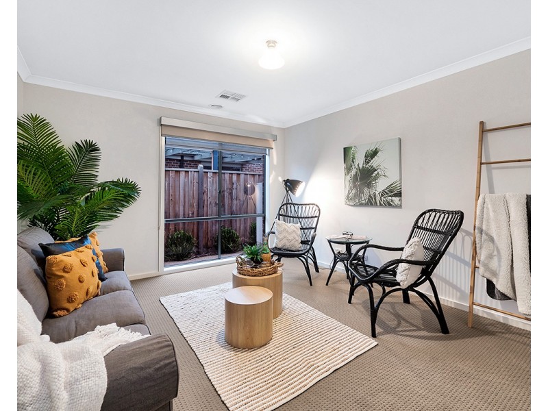 2 Bristol Drive, Cranbourne North VIC 3977