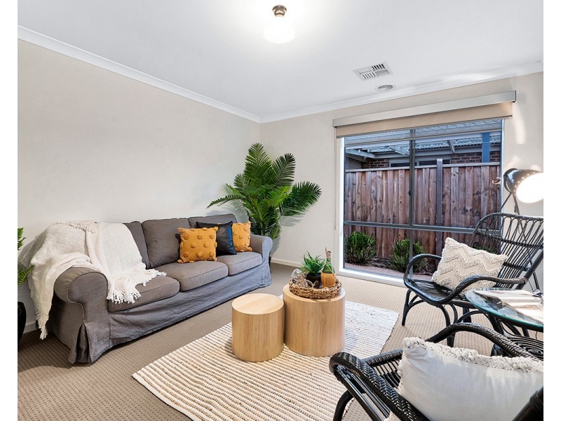 2 Bristol Drive, Cranbourne North VIC 3977