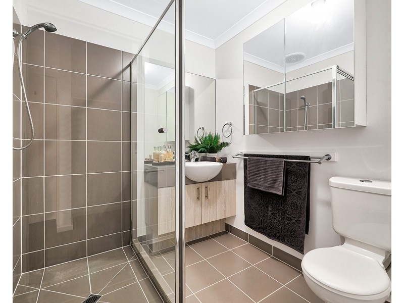 2 Bristol Drive, Cranbourne North VIC 3977