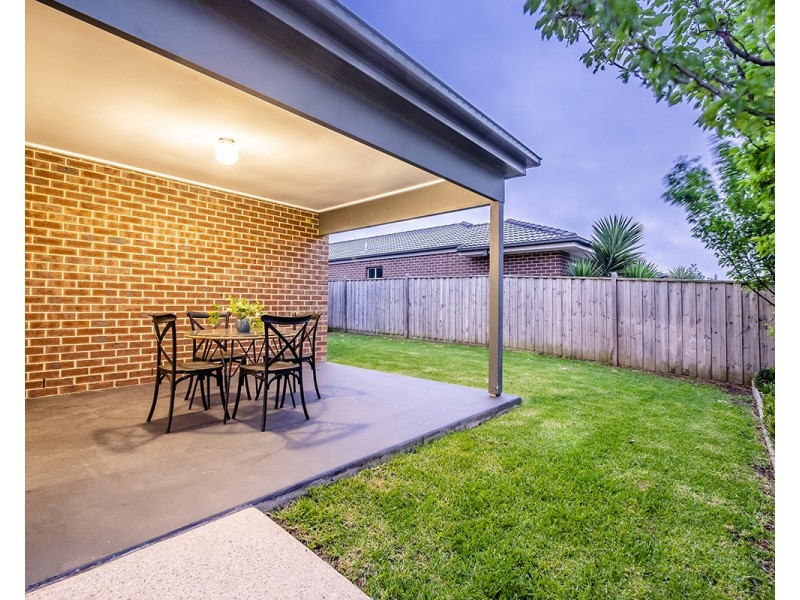 2 Bristol Drive, Cranbourne North VIC 3977
