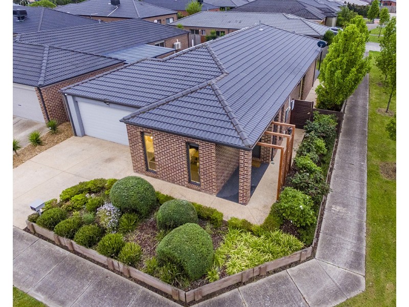 2 Bristol Drive, Cranbourne North VIC 3977