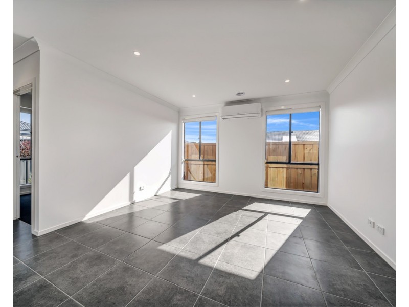 9 Mercury Road, Cranbourne East VIC 3977