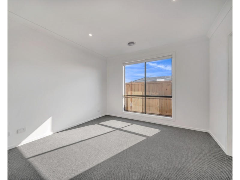 9 Mercury Road, Cranbourne East VIC 3977