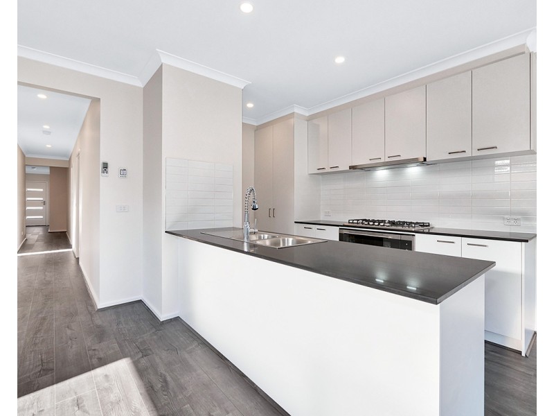 13 Pelagos Drive, Clyde VIC 3978