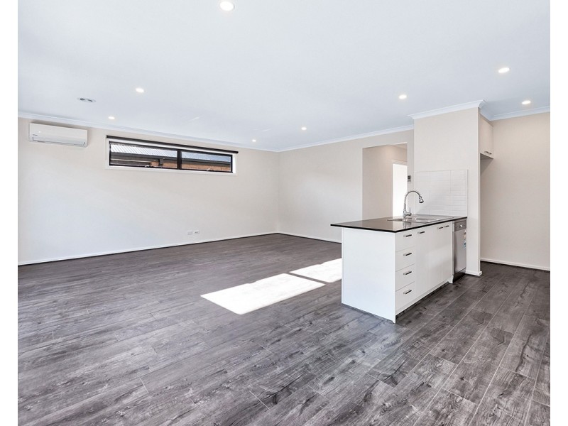 13 Pelagos Drive, Clyde VIC 3978