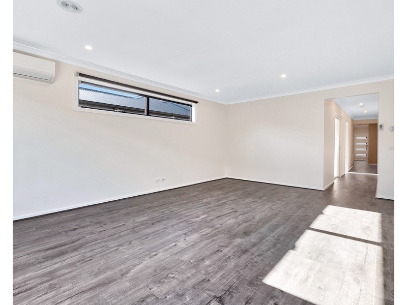 13 Pelagos Drive, Clyde VIC 3978