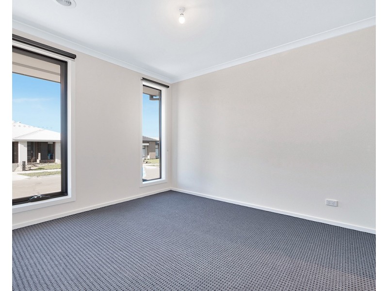 13 Pelagos Drive, Clyde VIC 3978