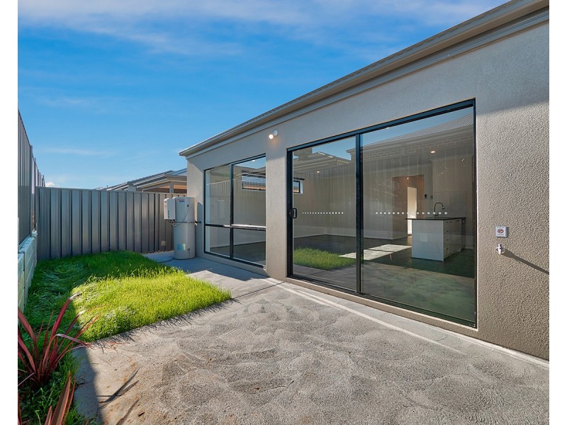 13 Pelagos Drive, Clyde VIC 3978