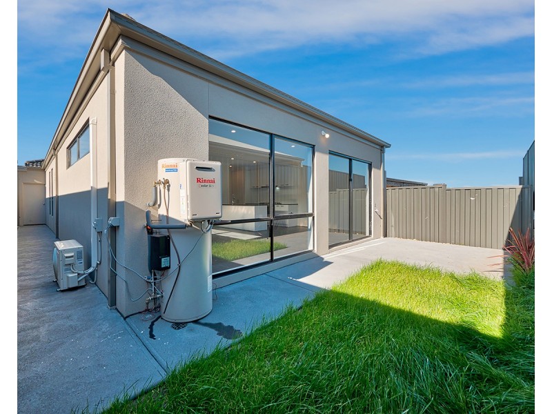 13 Pelagos Drive, Clyde VIC 3978