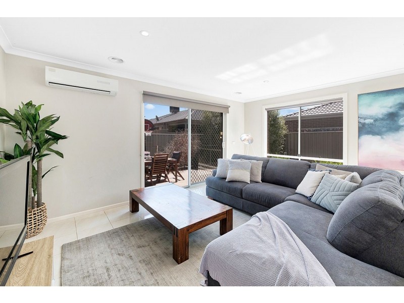 62 McEwan Drive, Cranbourne East VIC 3977