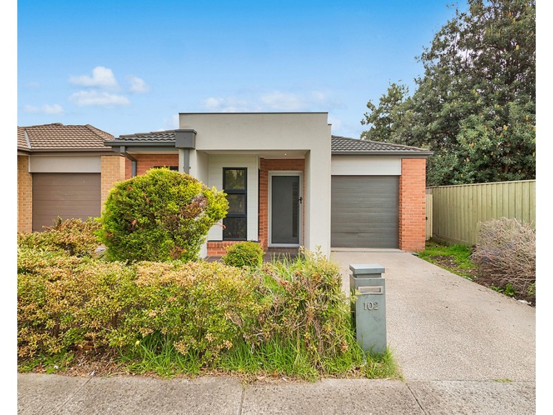 102 Springhill Drive, Cranbourne VIC 3977