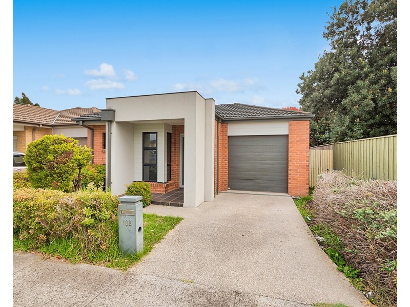 102 Springhill Drive, Cranbourne VIC 3977