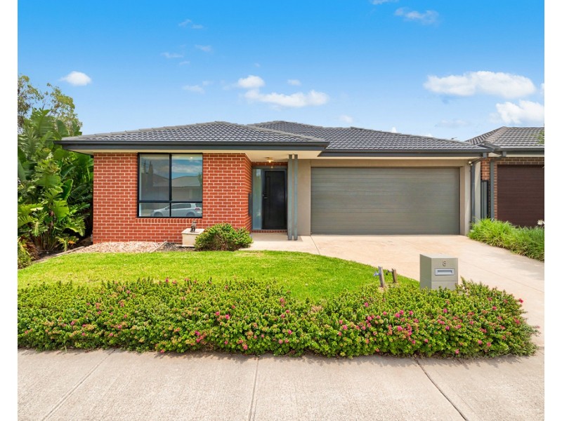 8 Amesbury Way, Clyde North VIC 3978