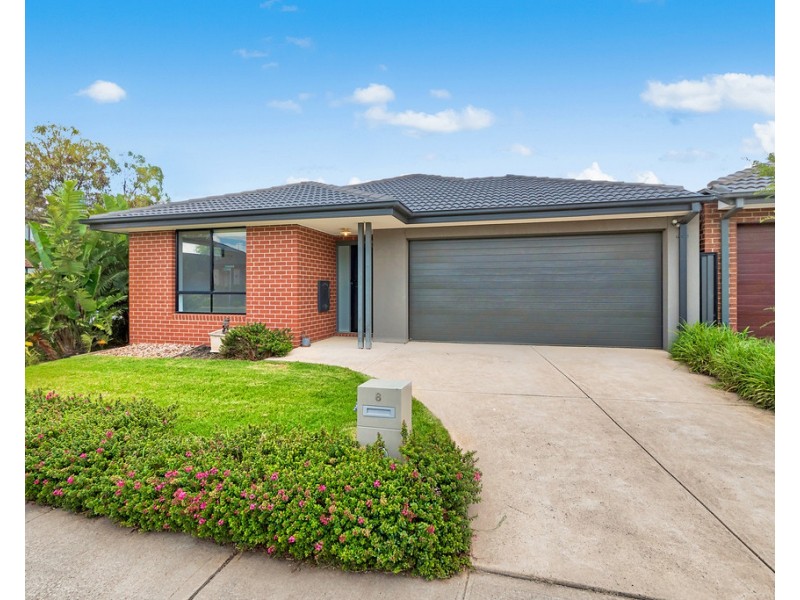 8 Amesbury Way, Clyde North VIC 3978