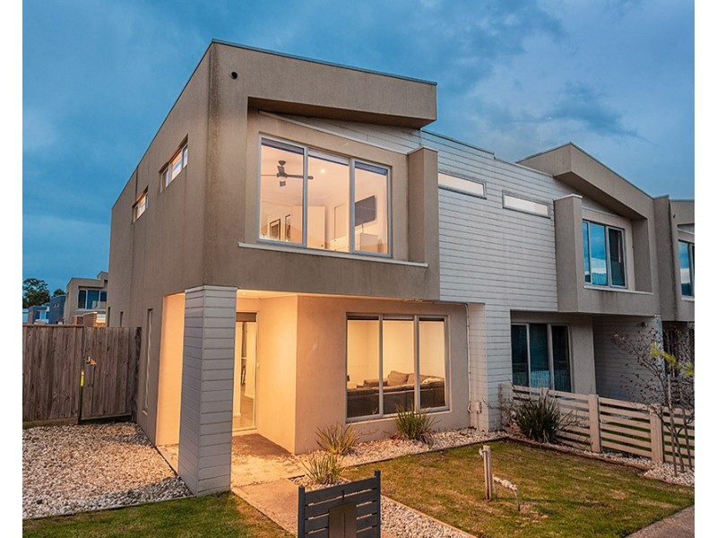1 Nanea Path, Cranbourne VIC 3977
