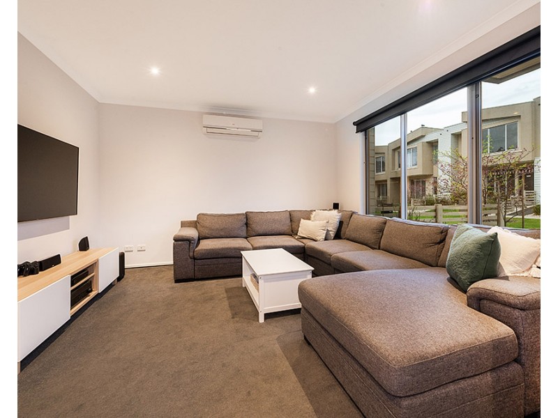 1 Nanea Path, Cranbourne VIC 3977