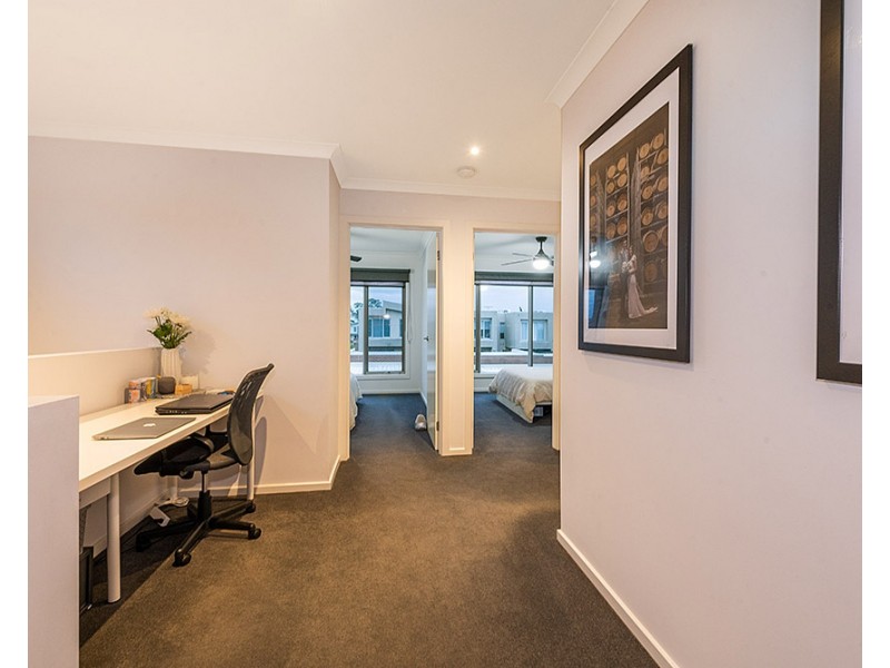 1 Nanea Path, Cranbourne VIC 3977