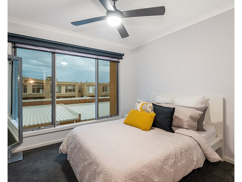 1 Nanea Path, Cranbourne VIC 3977