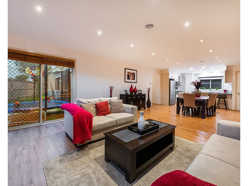 25 Stonehaven Avenue, Cranbourne VIC 3977