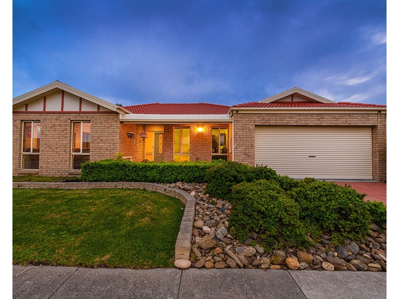 25 Stonehaven Avenue, Cranbourne VIC 3977