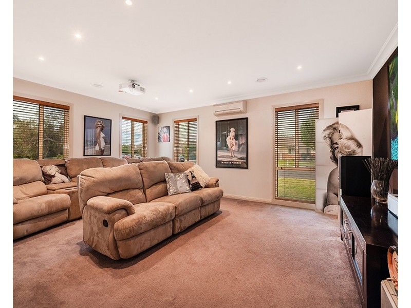 25 Stonehaven Avenue, Cranbourne VIC 3977