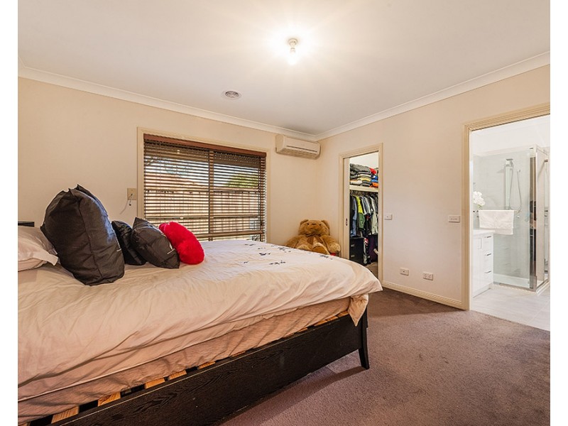 25 Stonehaven Avenue, Cranbourne VIC 3977