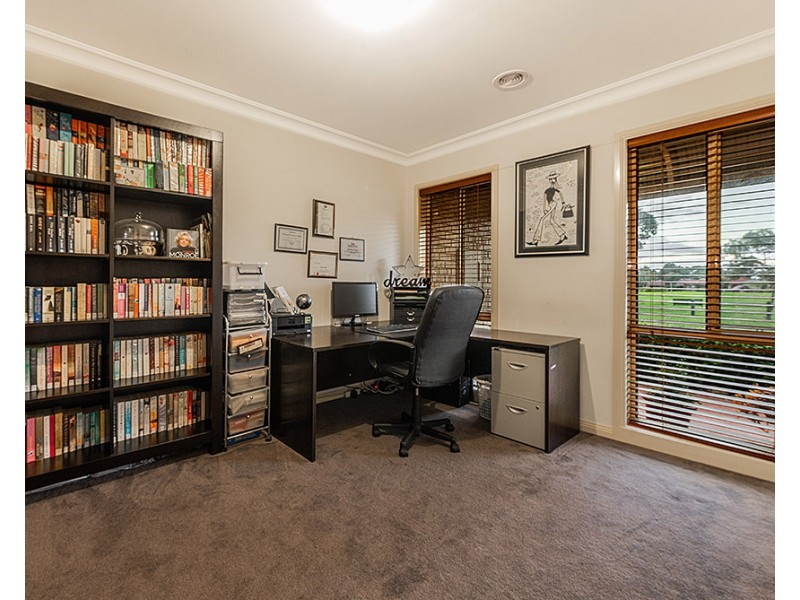 25 Stonehaven Avenue, Cranbourne VIC 3977