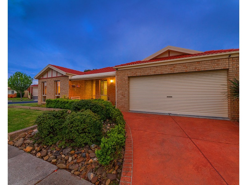 25 Stonehaven Avenue, Cranbourne VIC 3977