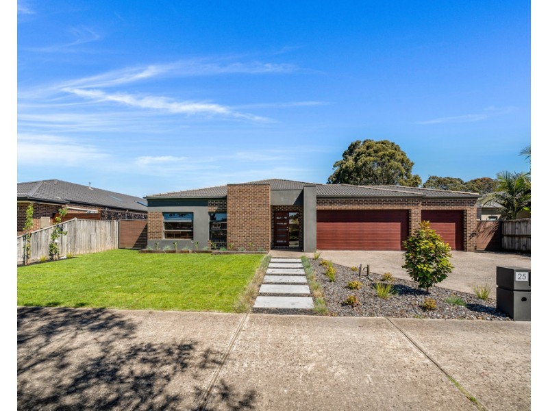 25 Duce Street, Cranbourne East VIC 3977