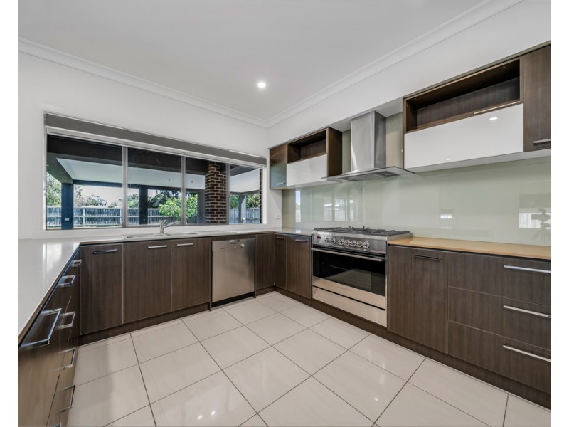 25 Duce Street, Cranbourne East VIC 3977