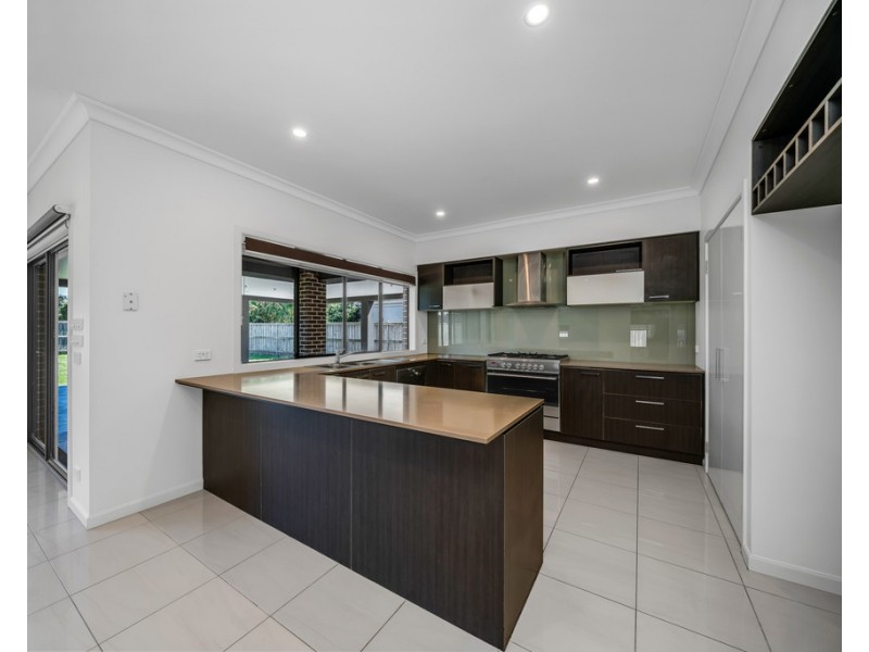 25 Duce Street, Cranbourne East VIC 3977