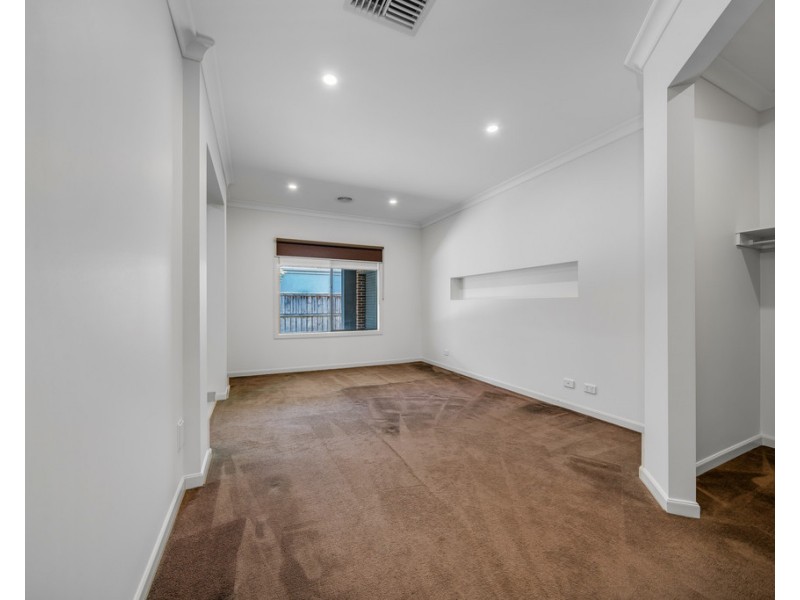 25 Duce Street, Cranbourne East VIC 3977