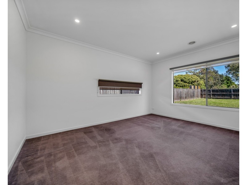 25 Duce Street, Cranbourne East VIC 3977