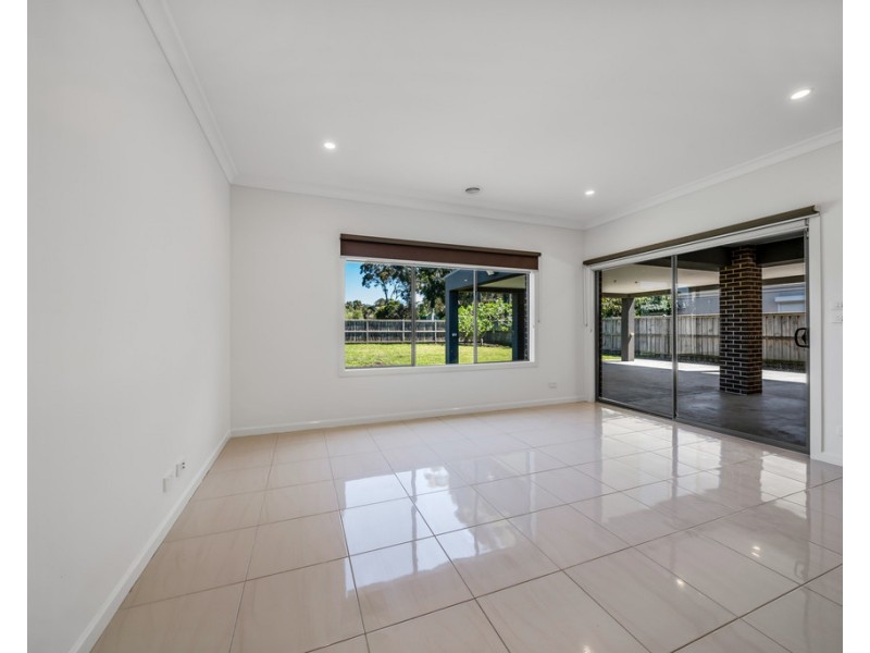 25 Duce Street, Cranbourne East VIC 3977